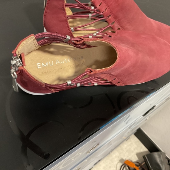 EUC Emu Australia leather booties 9 - Picture 5 of 7